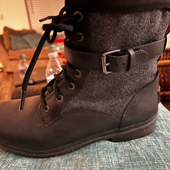 UGG KESEY BLACK WATERPROOF LEATHER ANKLE LACE-UP BOOTS SHOES SIZE US 9.5 WOMEN - Picture 3 of 5